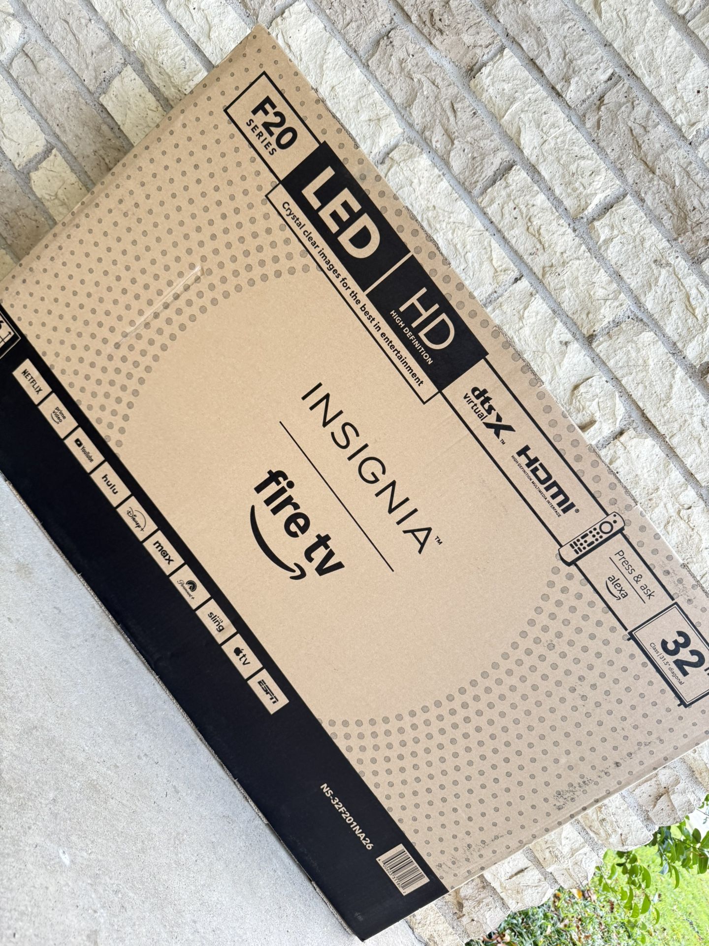 Insignia™ - 32" Class F20 Series LED HD (720p) Smart Fire TV