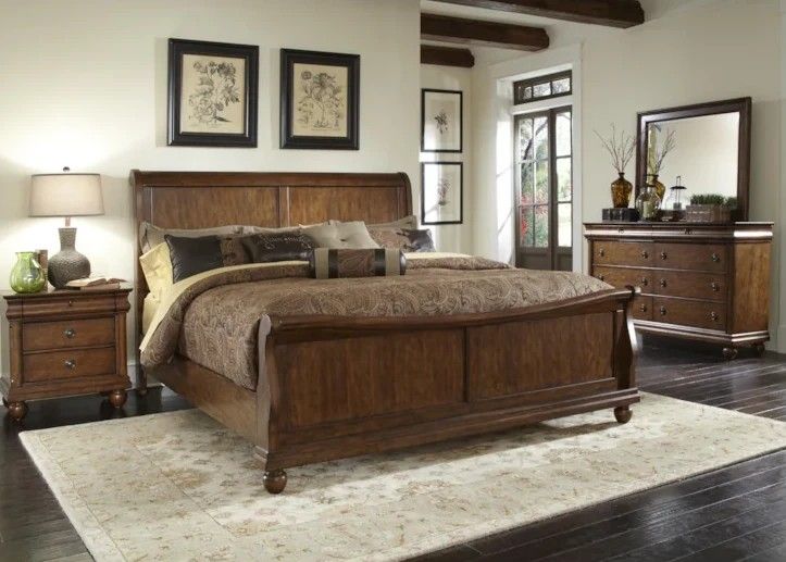 Solid Wood King Bedroom Set / Suite