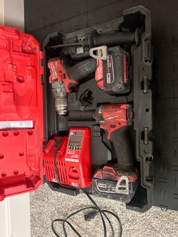 Milwaukee M18 FUEL 18V Lithium-Ion Brushless Cordless Hammer Drill and Impact Driver Combo Kit (2-Tool) with 2 Batteries