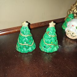 Christmas 🎄 Salt And Pepper Shakers 