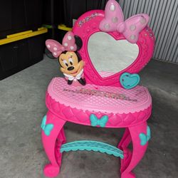 Minnie Mouse Makeup Table