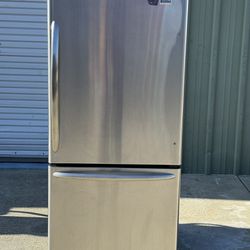 Kenmore 22 cu. ft. Bottom Freezer Refrigerator in Stainless Steel 