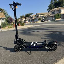 Dual-motor high-speed electric scooter