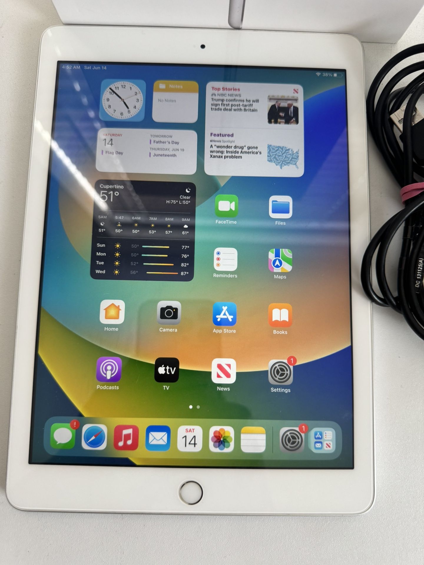 Pristine iPad -$120