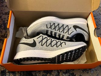 Woman’s Nike Shoes Size 8