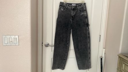 Skate bully, black jeans