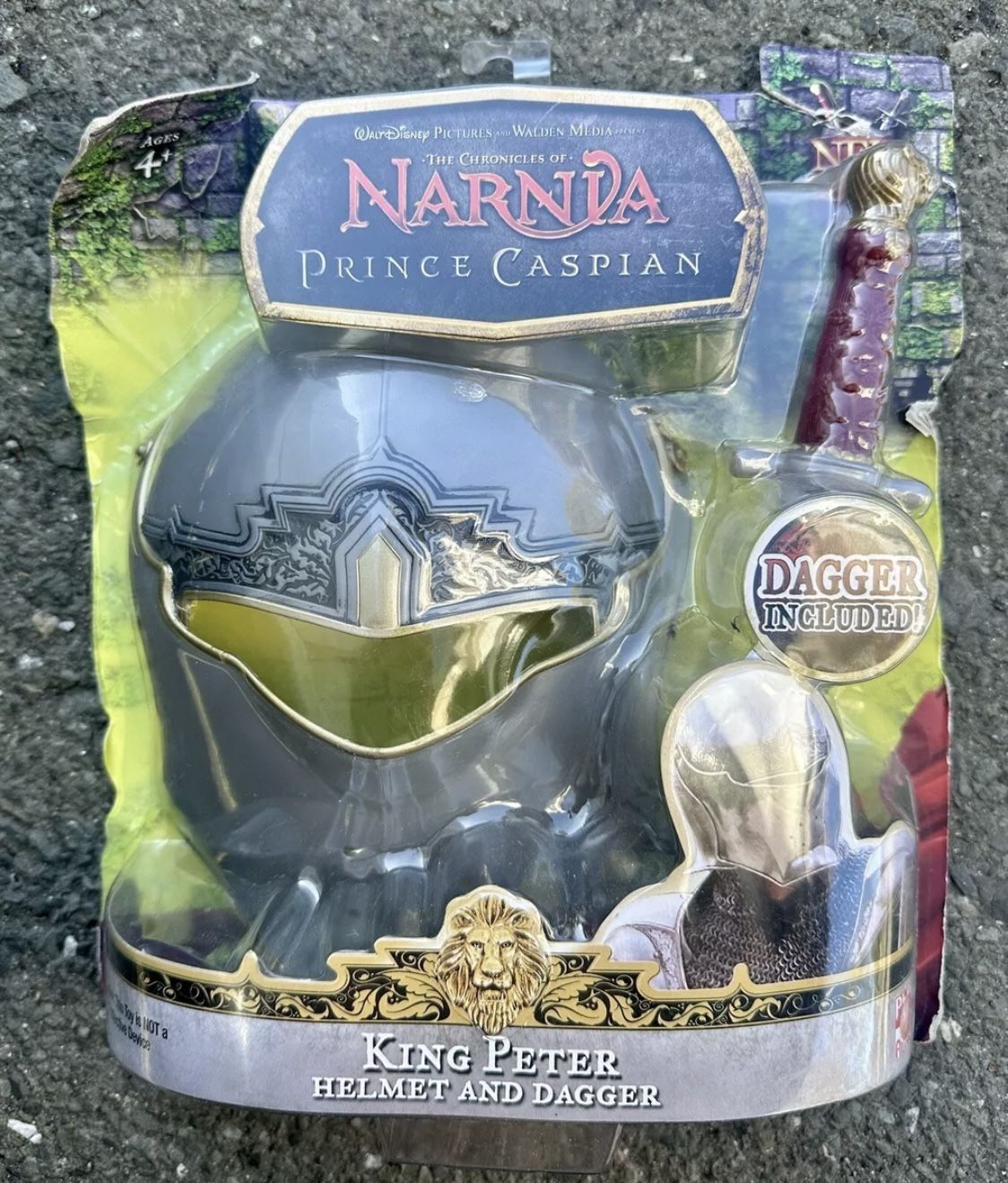 Chronicles of Narnia Prince Caspian King Peter Helmet & Dagger 2007 New Sealed