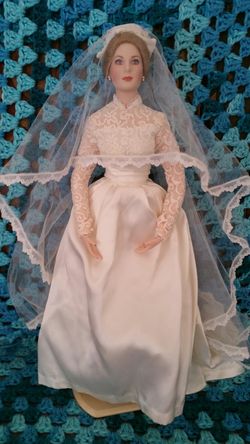 Porcelain Grace Kelly Princess Bride Doll