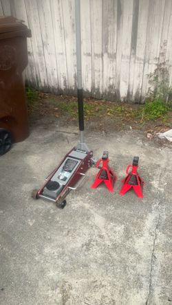 Floor jack. /jack stands