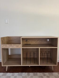 Audio rack/record player stand with charging/usb