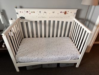 white crib 