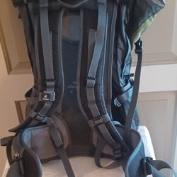 Deuter Futura 32 L Hiking Trekking Pack ~ Brand New- Unused 