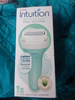 New Intuition Women's razor kit