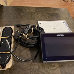 GO9 XSE Fishfinder/Chartplotter Combo with Active Imaging 3-in-1 Transducer and C-MAP Pro Discover Charts