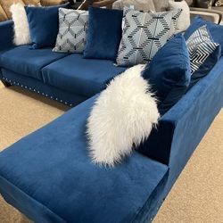 Comfy Plush nice Sectional Brand New