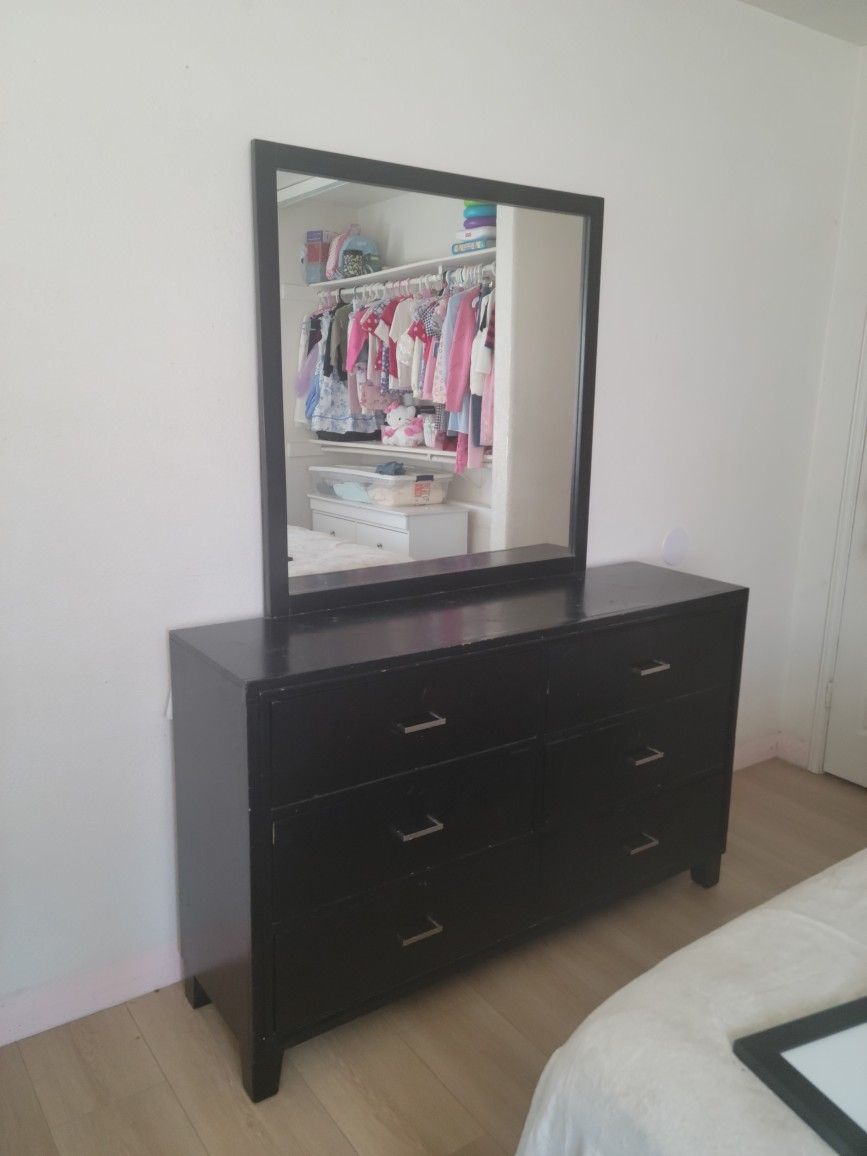 Black Dresser With Mirror
