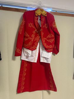 Traje de Mariachi para Mujer rojo con Oro - Red and Gold Mariachi Suit