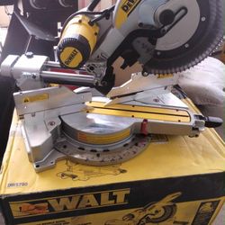 LIKE-NEW Dewalt 12" double bevel sliding compound miter saw