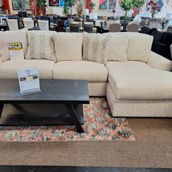 61904.... 2 Pc. Sectional 
