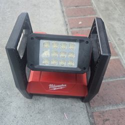 Milwaukee M18 Floodlight 