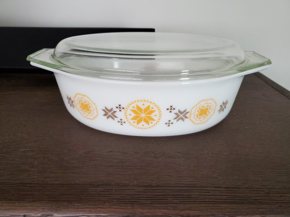 Vintage Town & Country 2.5 Casserole Dish W Lid/pyrex
