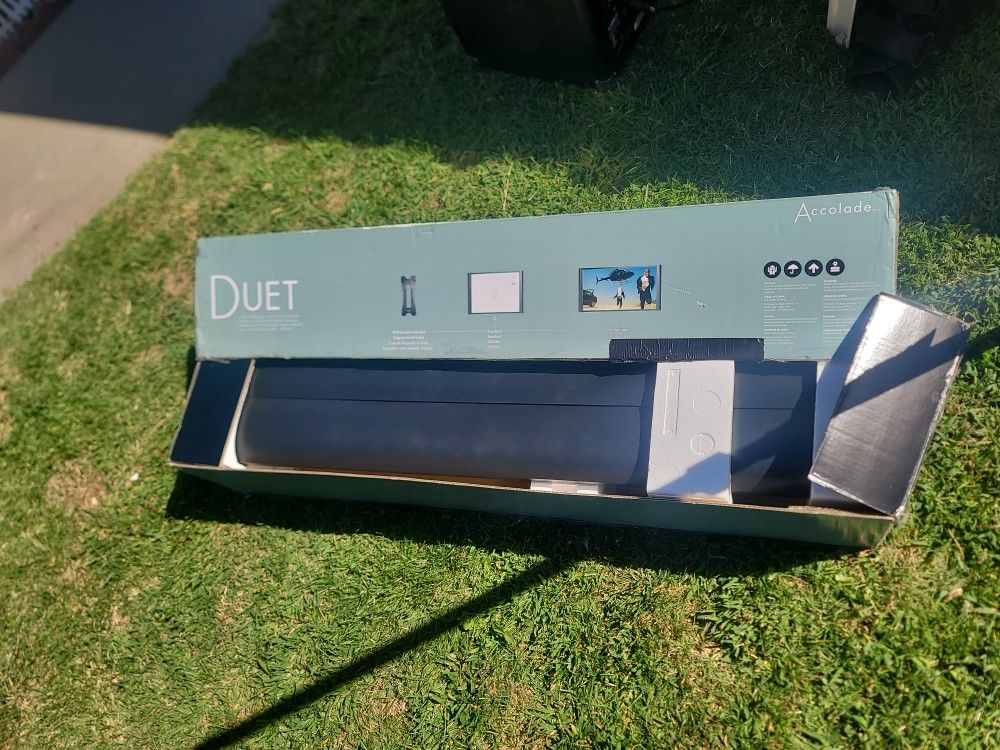 Duet Ultra Portable Projection Screen