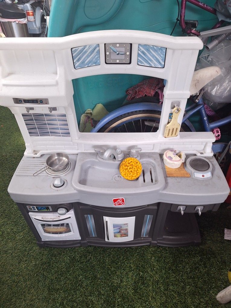 Step 2 Kitchen Outdoor Kids Play 