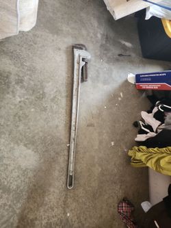 Pipe wrench