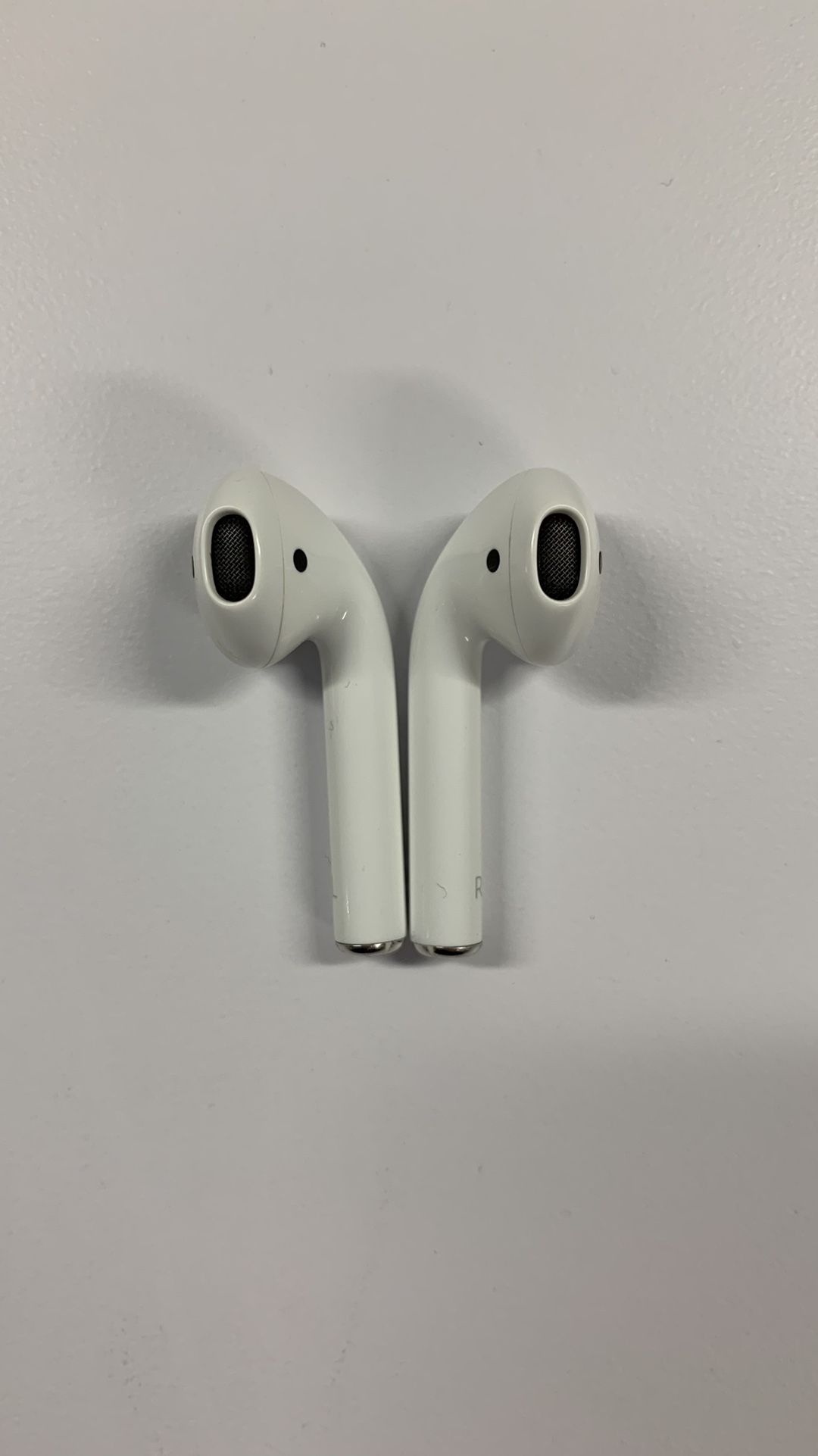 AirPods 2nd Gen with Wireless Charging Case