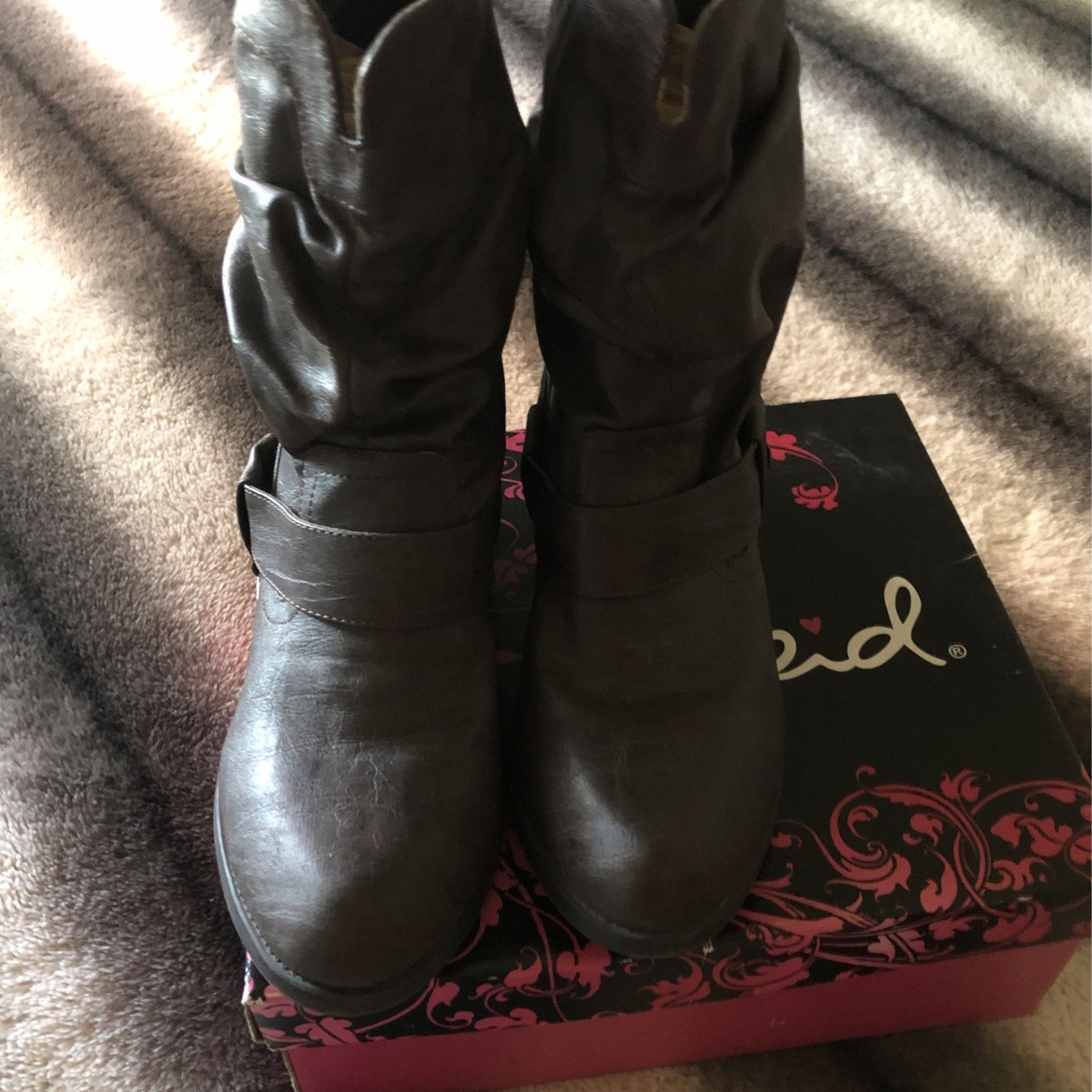 New Qupid/ Rush-10 .. Brown Cowgirl Boots Size 7