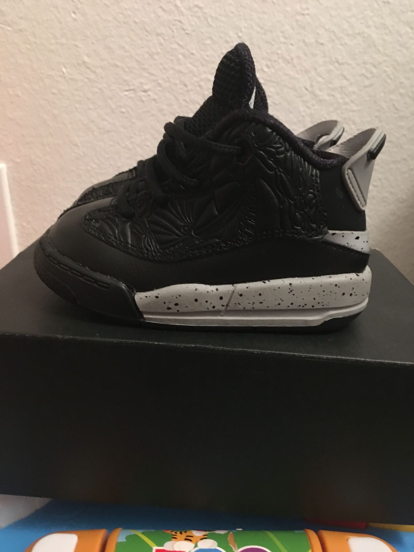Toddler Jordan Dub Zero size 5