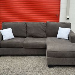 Reversible Gray Sectional w/ Chaise – Free Curbside Delivery 