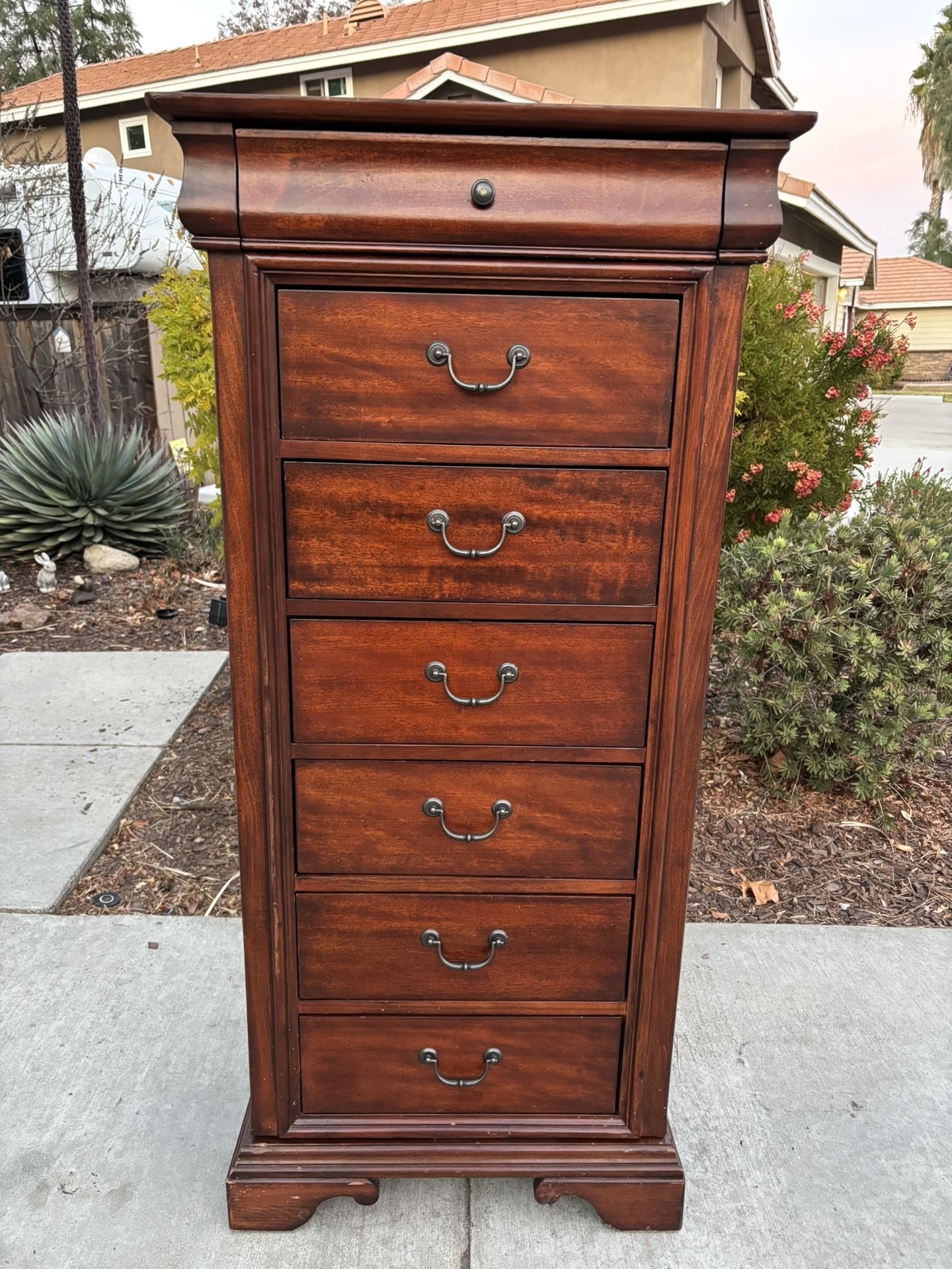 Solid Wood 7 Drawer Dresser Chest with Mirror Fully Rotates Great Condition