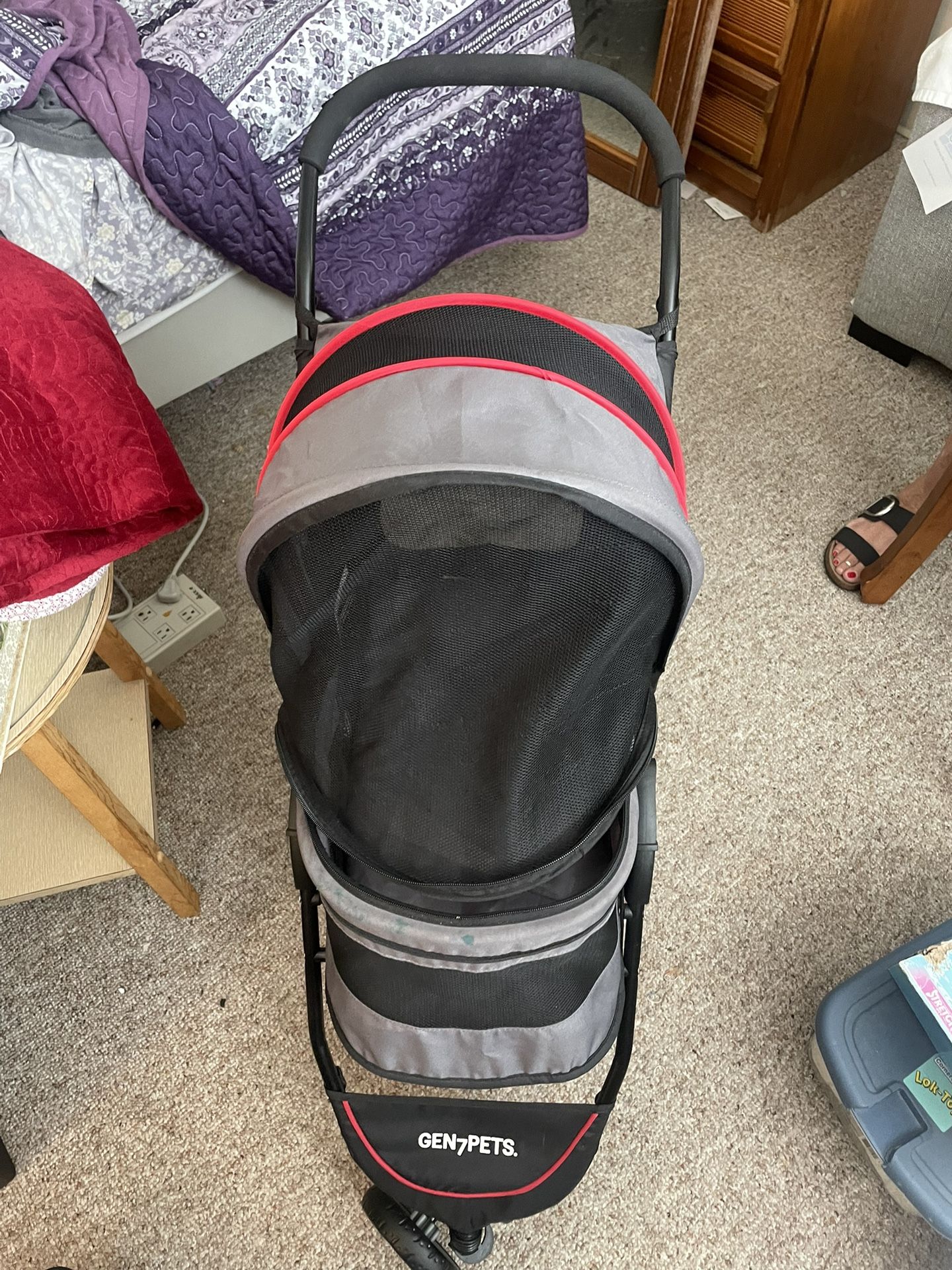 Gen7pets Dog Stroller Looks New
