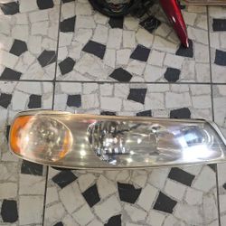 1998 to 2002 Lincoln Towncar Right Headlight Passenger