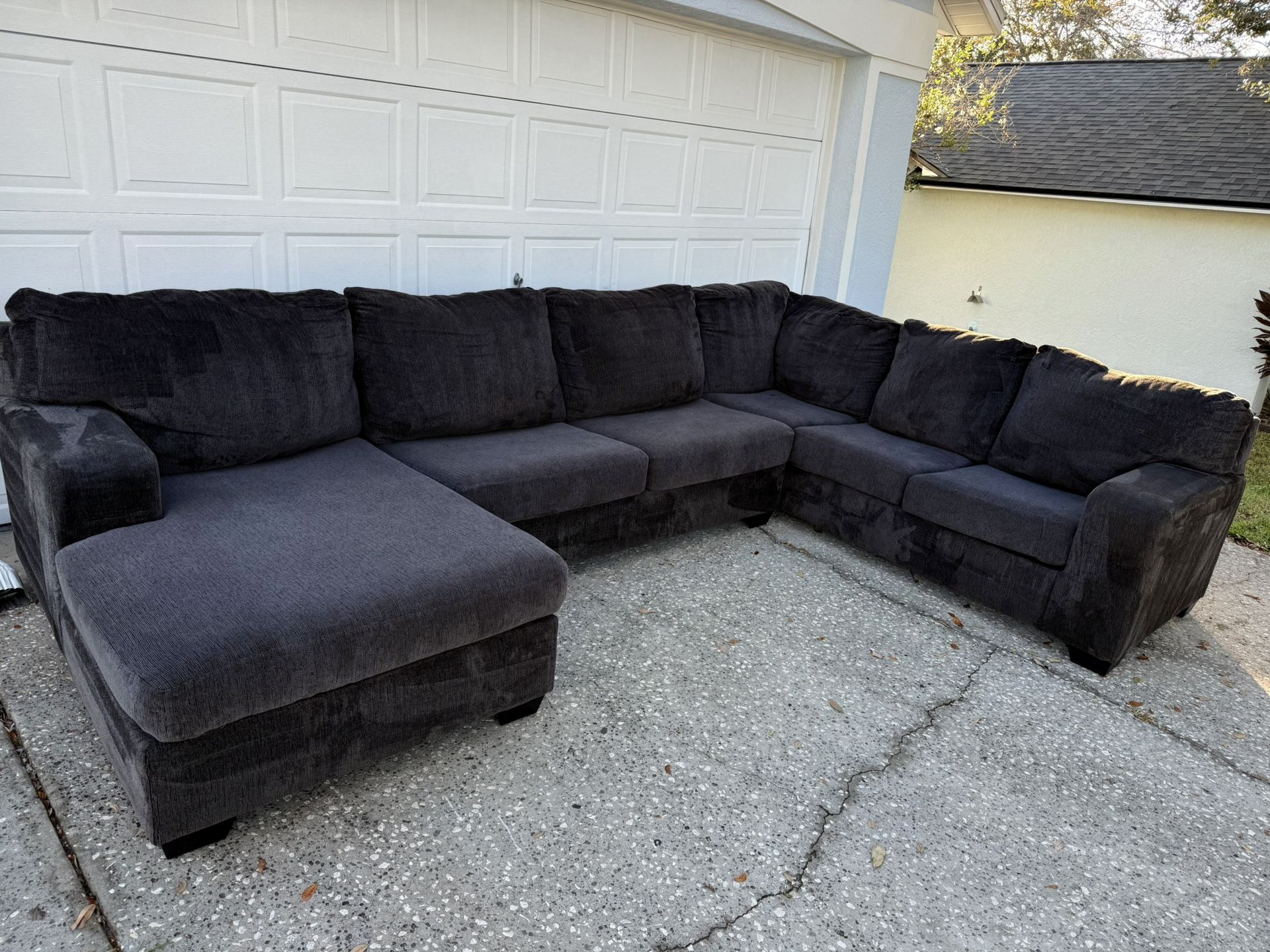 Black Sectional Sofa – Deep Cleaned & Delivery Available 🚚✨