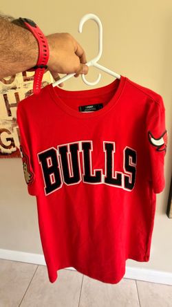 NEW Pro Standard Chicago Bulls Red Chenille T-Shirt – Men’s Large