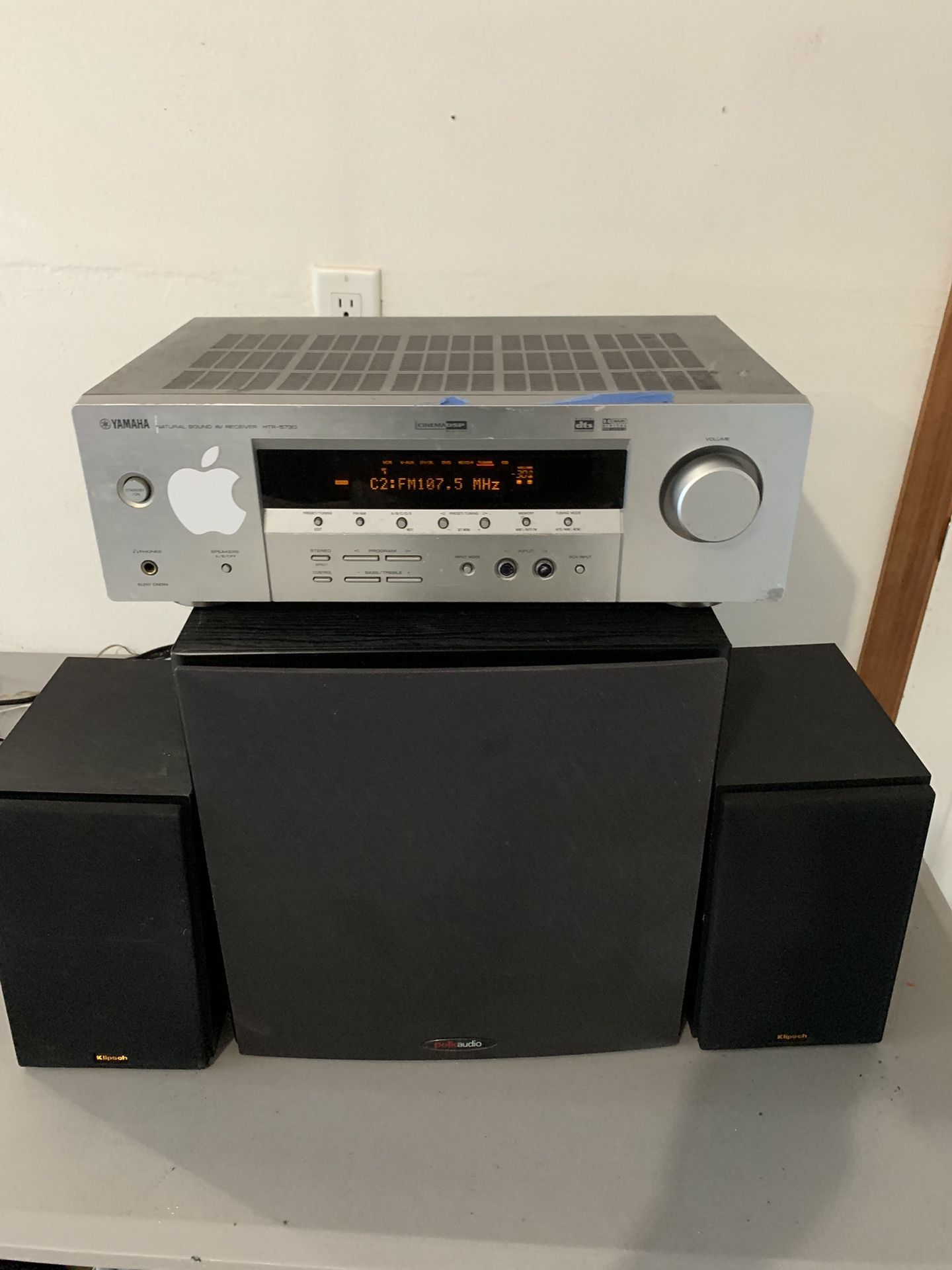YAMAHA stereo receiver system in real good condition