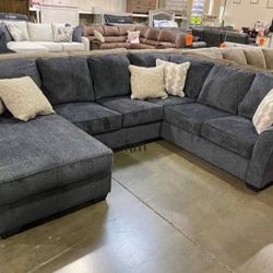 By Ashley/ Eltmann Slate Laf&Raf Sectionall/Delivery Available/DISCOUNT👈/Home Decor/Financing