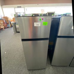 Vissani MDFF7SS 7.1 cu. ft. Top Freezer Refrigerator