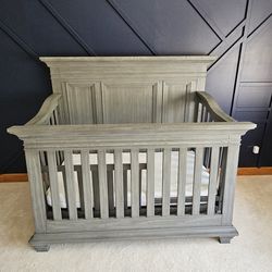 Oxford Baby Crib W/ Toddler Conversion