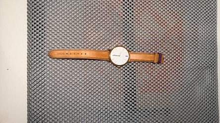 LUXURY WATCH THAT WILL GO WITH ANY OF YOUR OLD MONEY FITS