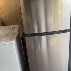 Frigidaire Fridge 