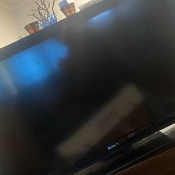 40 Inch Sony TV ... Good Condition With Remote..