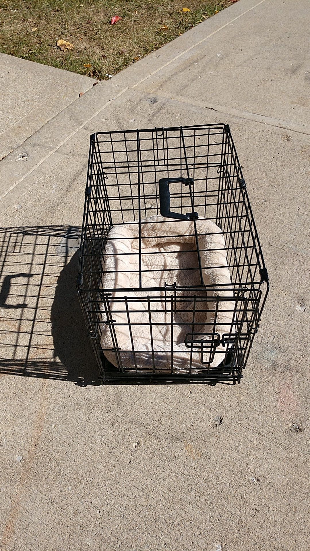 Small animal cage, with cushion .