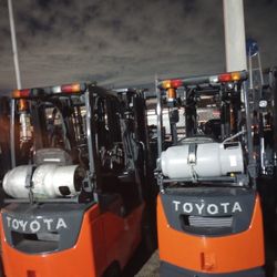 FORKLIFT TOYOTA YEAR 2017