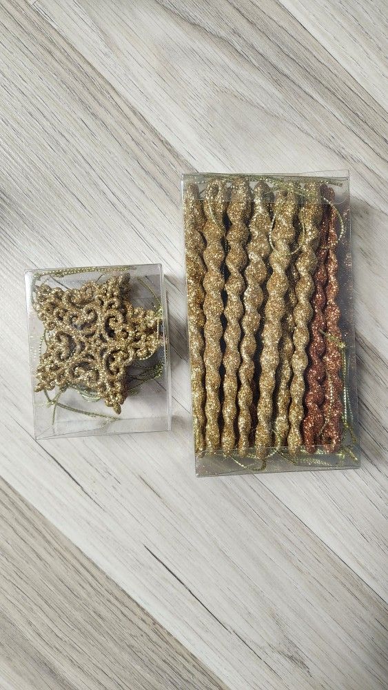 40x Pieces Total, Twisted Plastic Icicle Ornaments 5.5" In, 15 Gold, 15 Bronze. 5 Gold Star, 5 Bronze Stars Glitter Christmas Ornaments