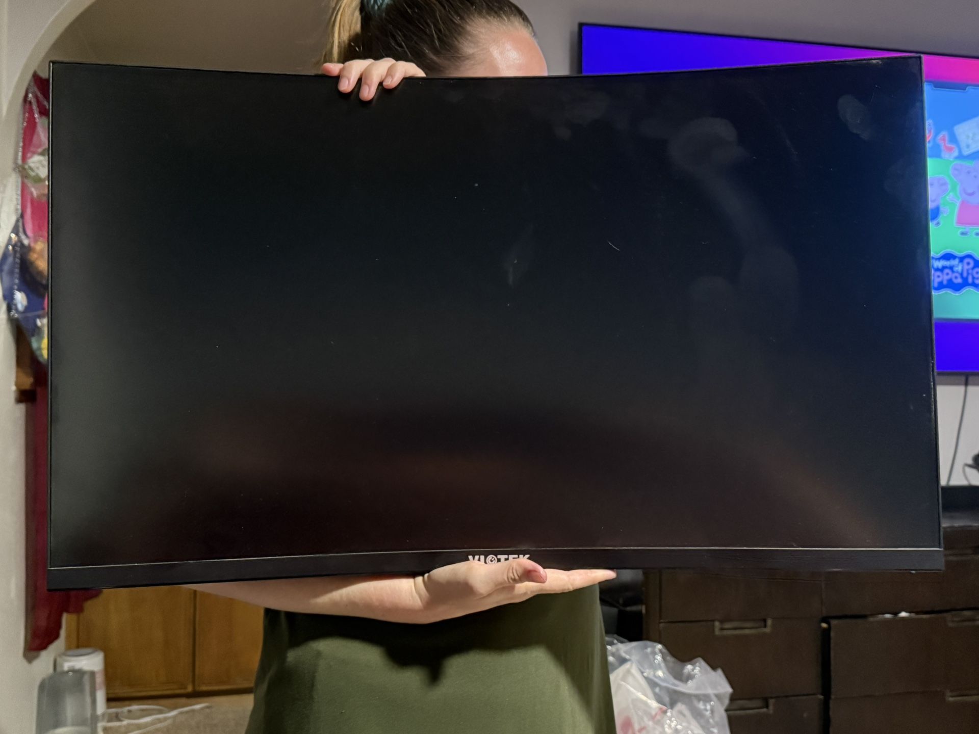 Viotek 32 Inch Curved Monitor 1440p 165 hertz