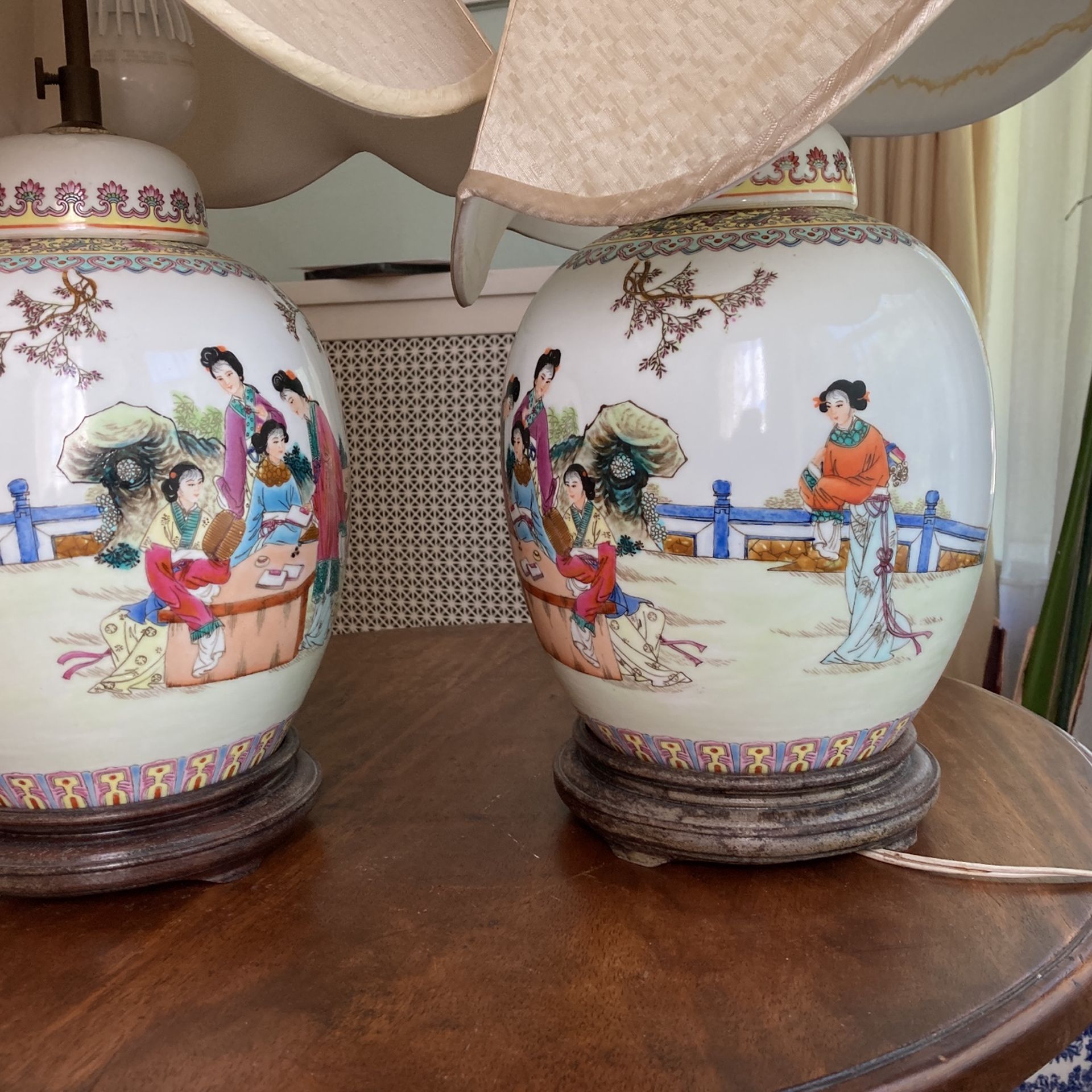 A Pair Chinese Porcelain Lamps