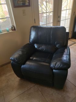 Black leather manual recliner